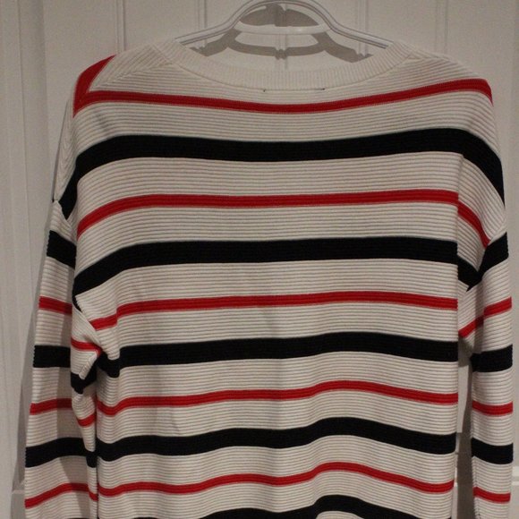 3/$25 🏷 Women's Striped Sweater Size Large - Picture 2 of 4